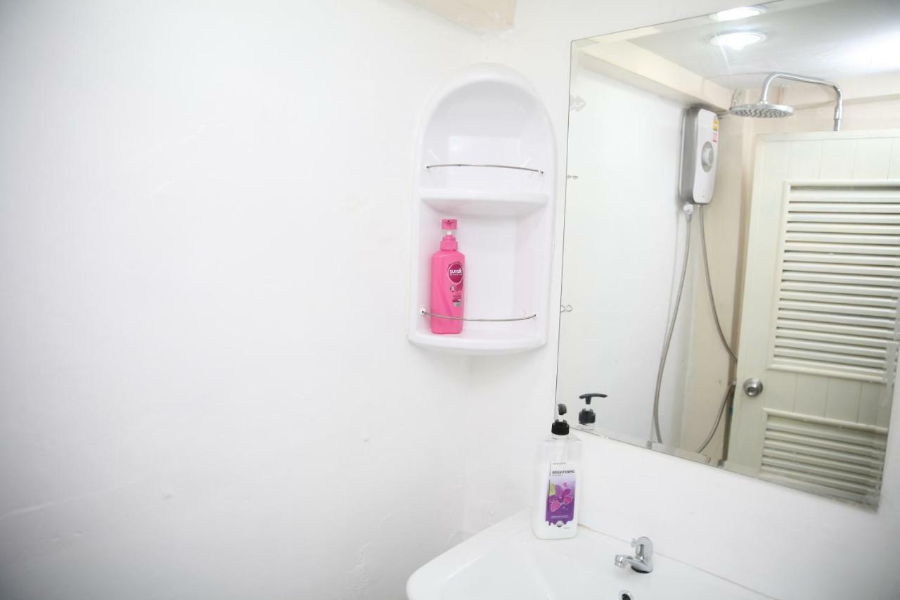 Interpartie Hotel (Adults Only) Bangkok Kültér fotó