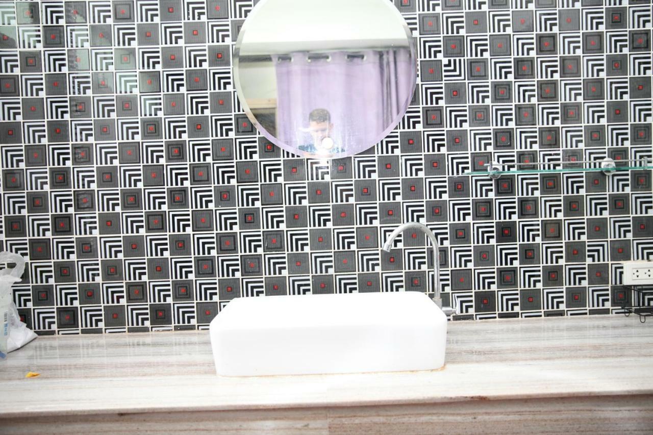 Interpartie Hotel (Adults Only) Bangkok Kültér fotó